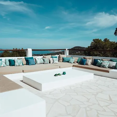 Casa Pura Vida Ibiza فيلة كالا فاديلا